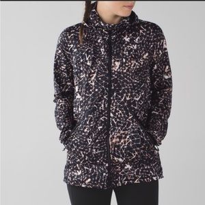 LULULEMON MISS MISTY II IN STAR CRUSHED RUNNING JACKET BLACK WHITE RUST SZ 6